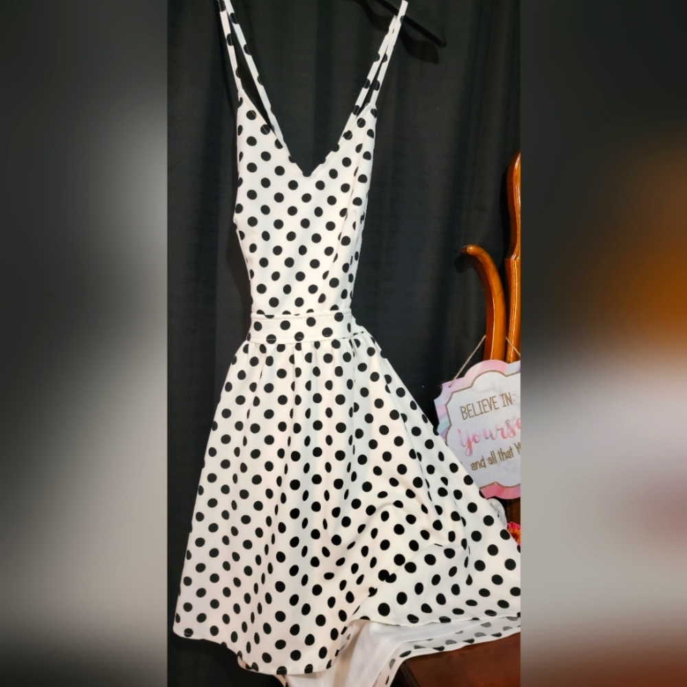 CALS White and black polka dot Dress. Open back, w/pockets NO STAINS Large
